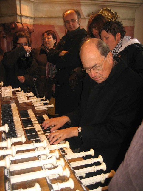 Organist (480x640).jpg